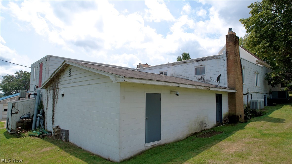211 Yoder Avenue NE Sugarcreek OH 44681