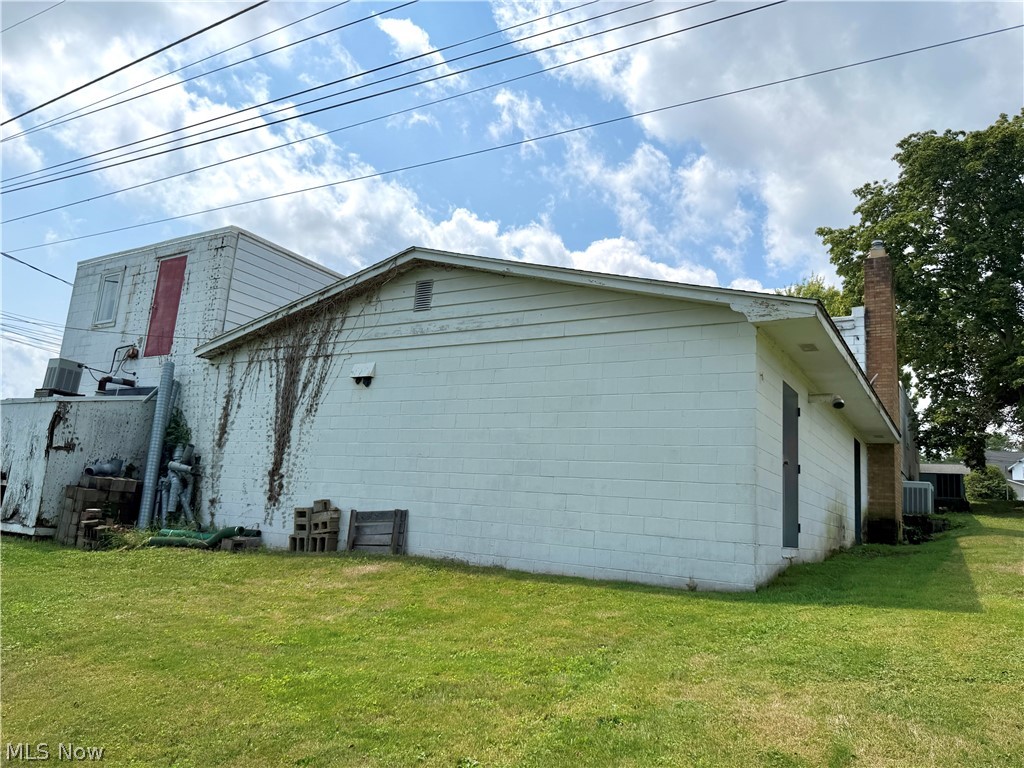 211 Yoder Avenue NE Sugarcreek OH 44681