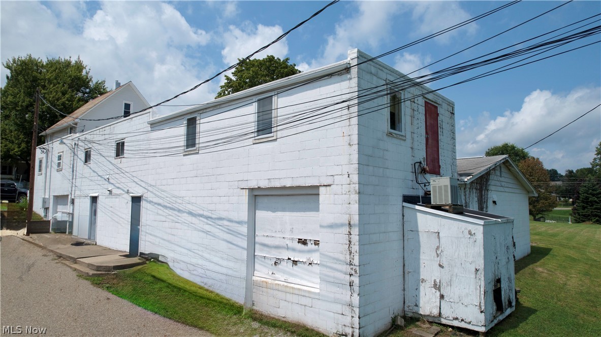 211 Yoder Avenue NE Sugarcreek OH 44681