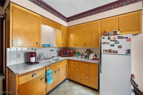 16903 Fischer Road Cleveland OH 44107