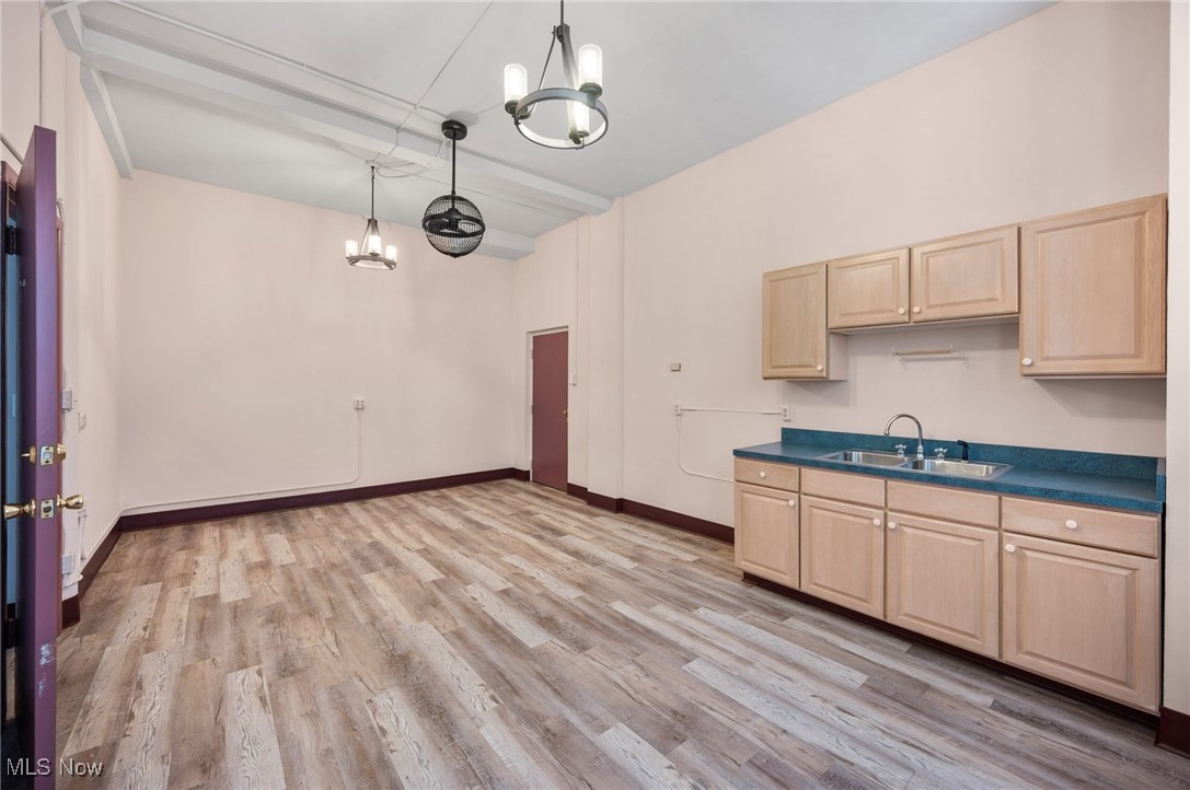 16903 Fischer Road Cleveland OH 44107