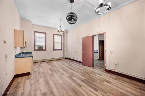 16903 Fischer Road Cleveland OH 44107