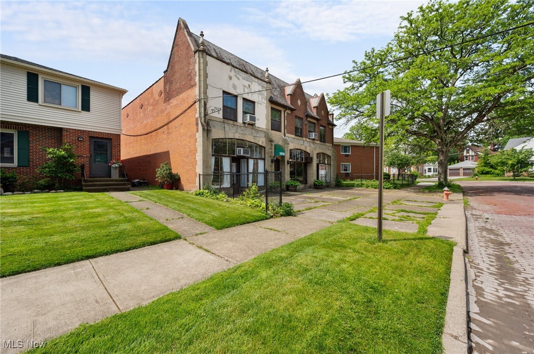 16903 Fischer Road Cleveland OH 44107