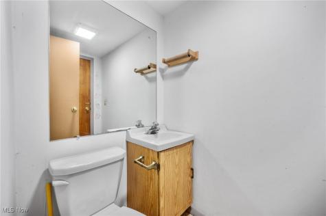 16903 Fischer Road Cleveland OH 44107