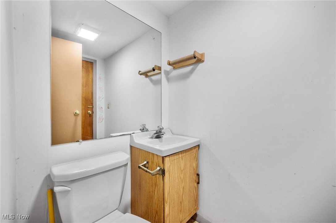 16903 Fischer Road Cleveland OH 44107