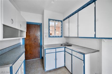 16903 Fischer Road Cleveland OH 44107