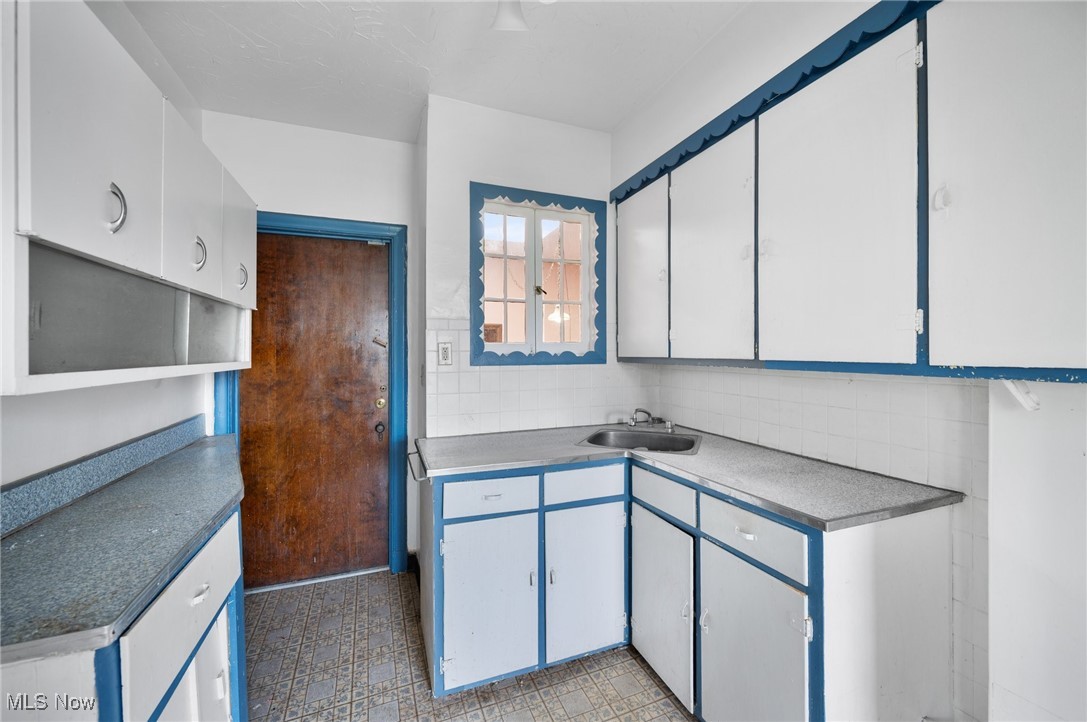 16903 Fischer Road Cleveland OH 44107