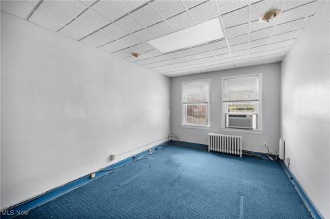 16903 Fischer Road Cleveland OH 44107