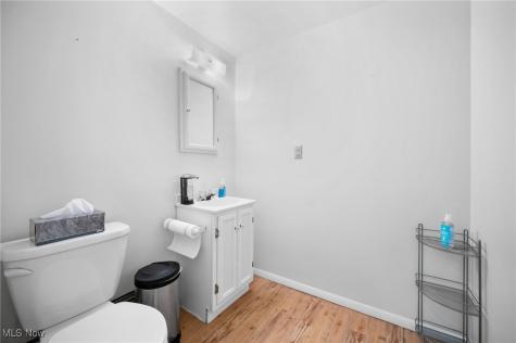 16903 Fischer Road Cleveland OH 44107