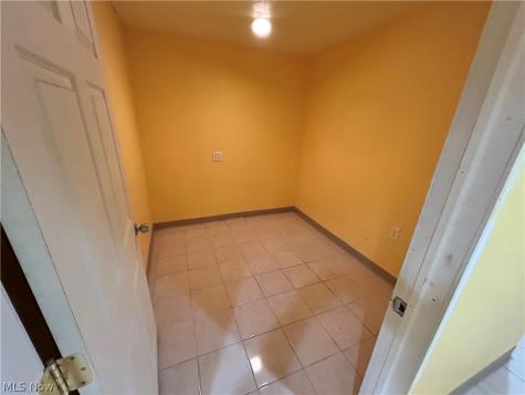 669 E 185th Street E Euclid OH 44119