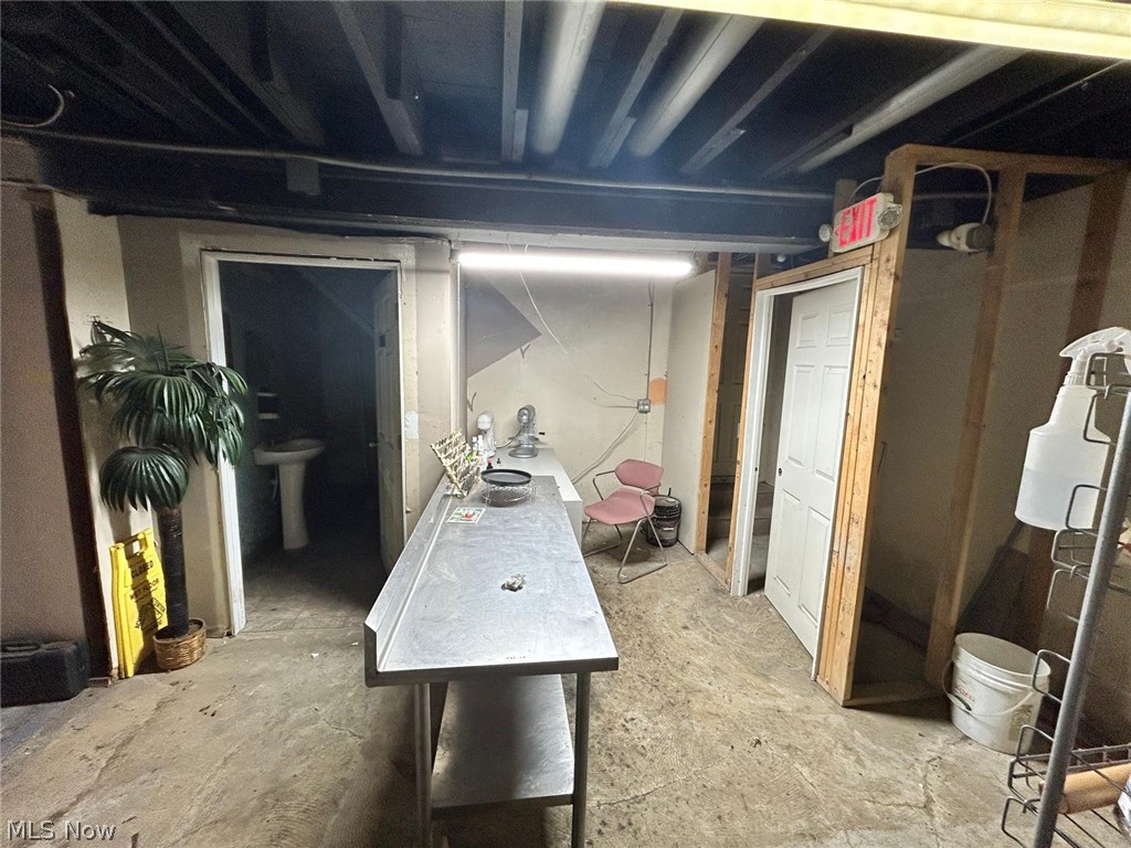 669 E 185th Street E Euclid OH 44119