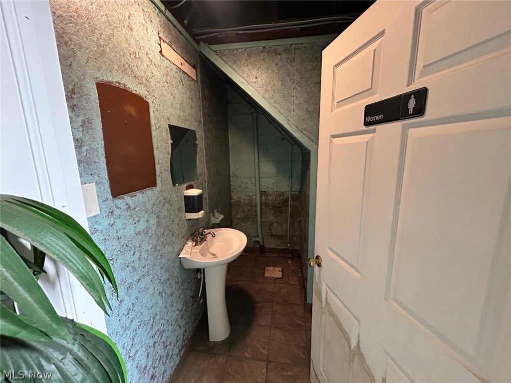 669 E 185th Street E Euclid OH 44119
