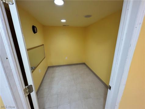 669 E 185th Street E Euclid OH 44119