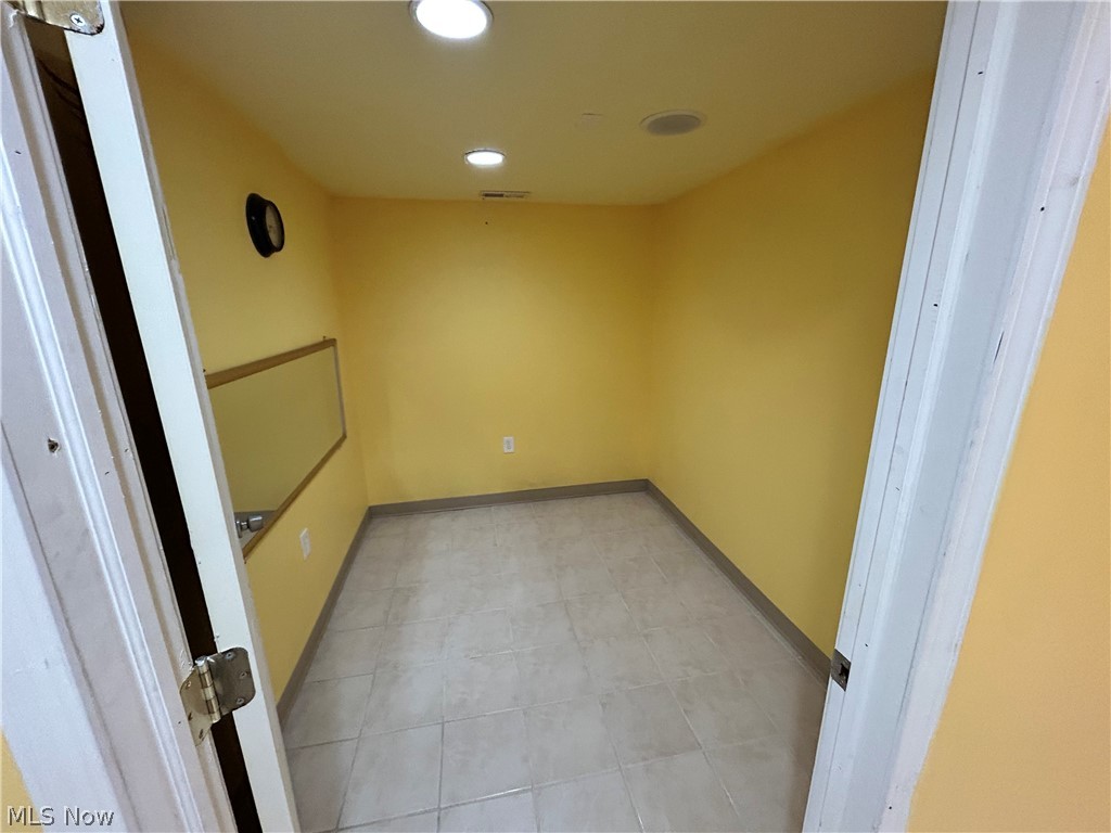 669 E 185th Street E Euclid OH 44119