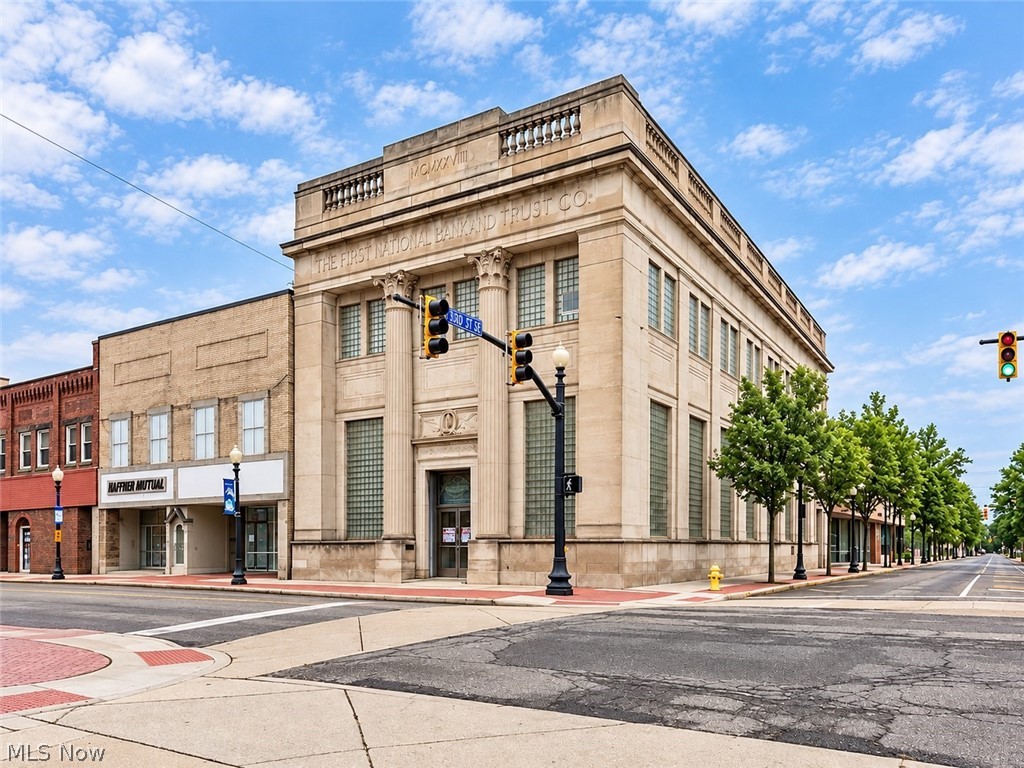 523 W Tuscarawas Avenue Barberton OH 44203