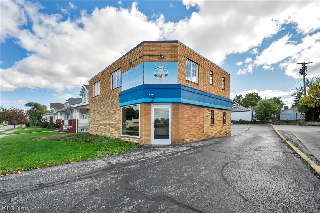 5393 Pearl Avenue Parma OH 44129