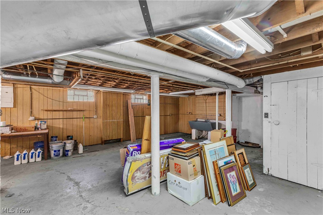 18515 Underwood Avenue Cleveland OH 44119
