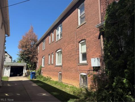2018 Dowd Avenue Lakewood OH 44107