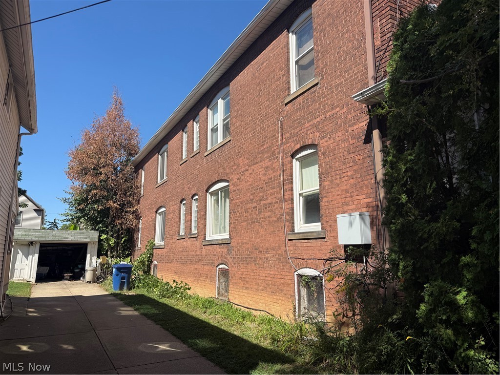 2018 Dowd Avenue Lakewood OH 44107