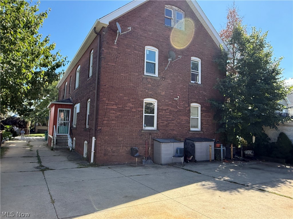 2018 Dowd Avenue Lakewood OH 44107