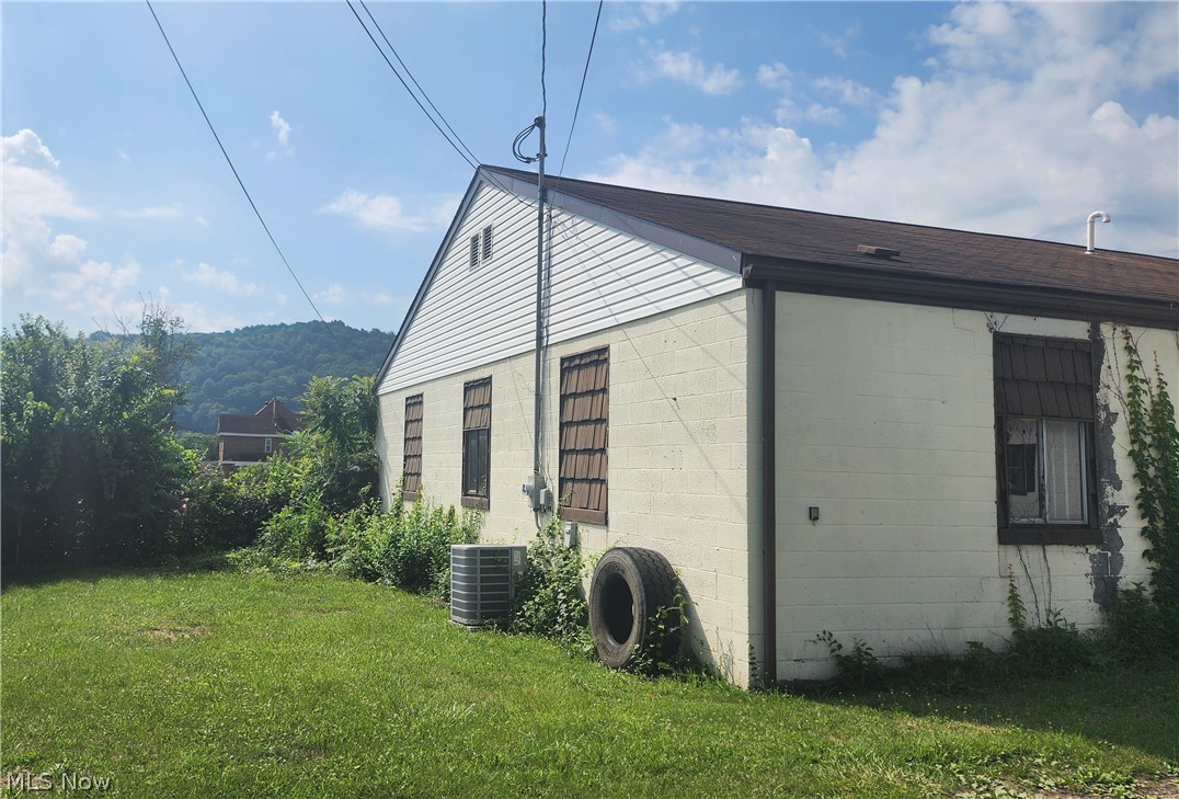 203 Ohio Street Brilliant OH 43913