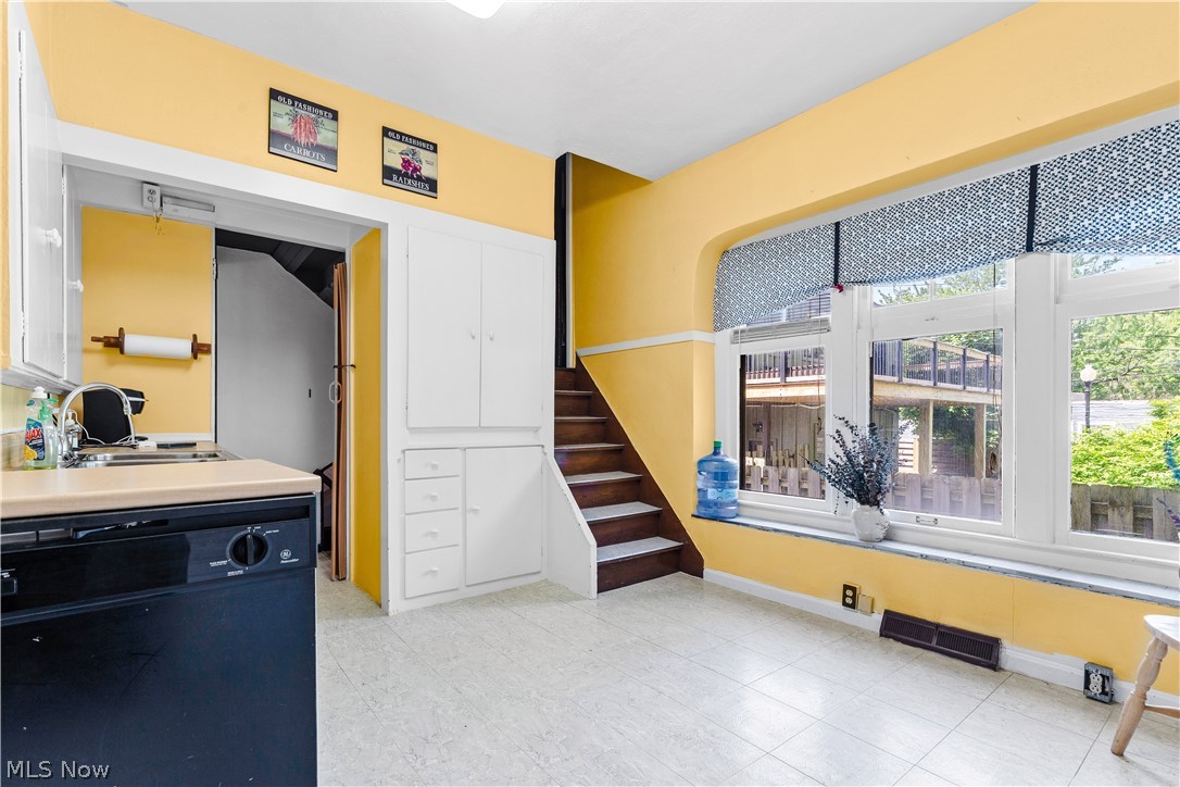 15522 Madison Avenue Lakewood OH 44107