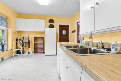 15522 Madison Avenue Lakewood OH 44107