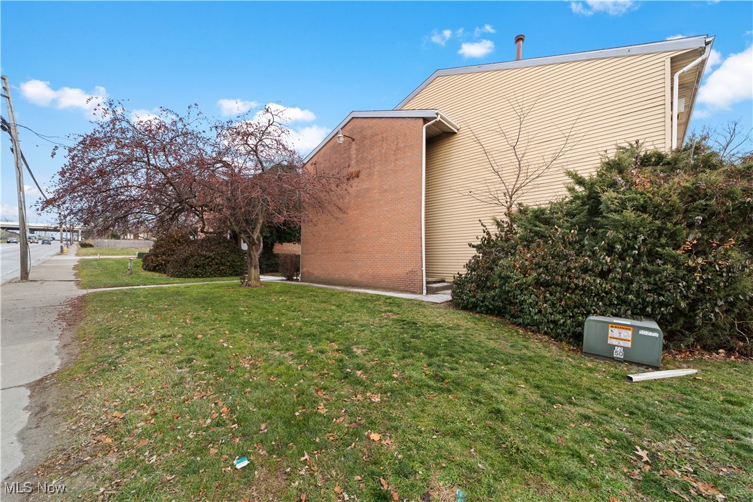 1757 S Arlington Street Akron OH 44306