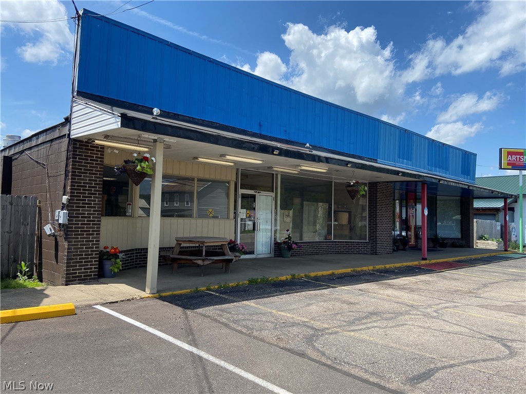 304 S College Street Newcomerstown OH 43832