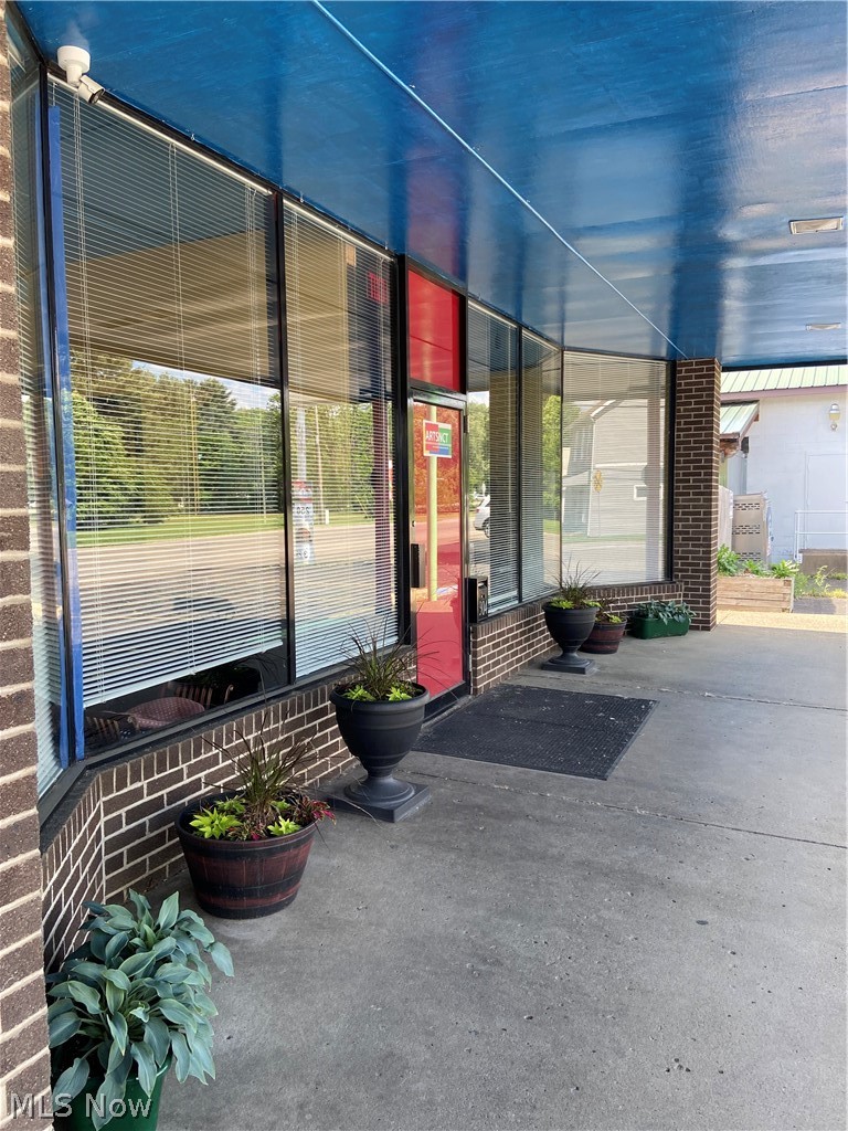 304 S College Street Newcomerstown OH 43832