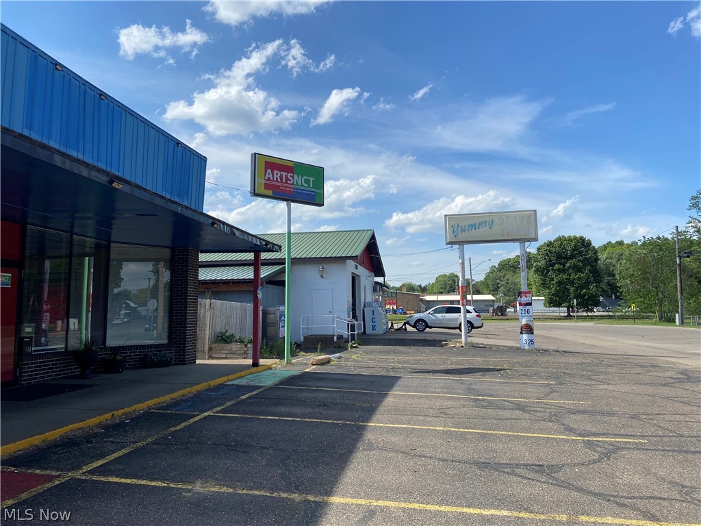 304 S College Street Newcomerstown OH 43832