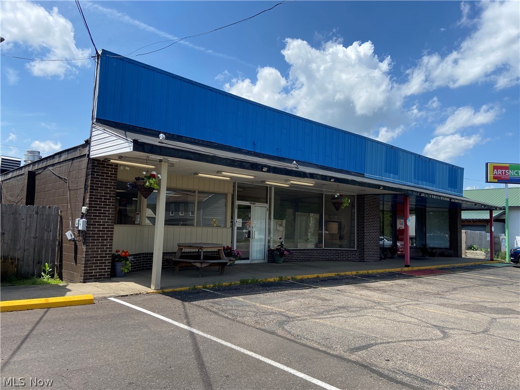 304 S College Street Newcomerstown OH 43832