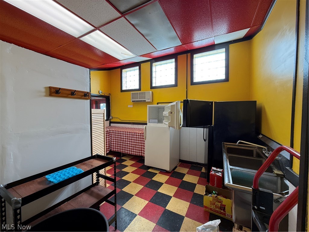 18 E Main Street Geneva OH 44041