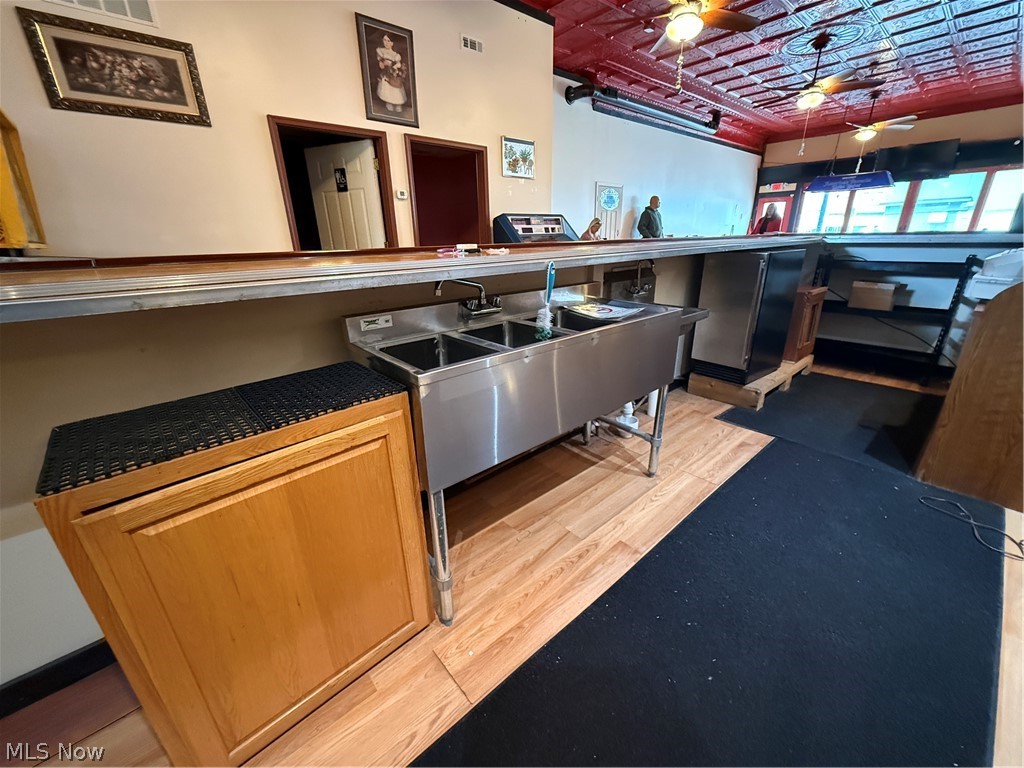 18 E Main Street Geneva OH 44041