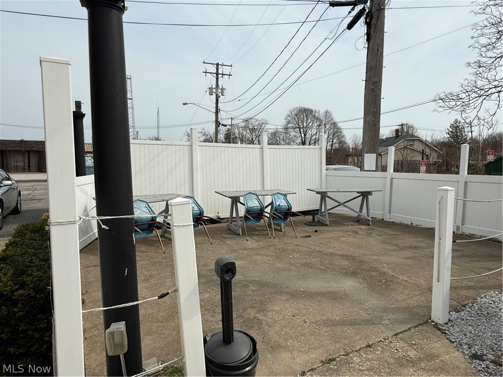 18 E Main Street Geneva OH 44041