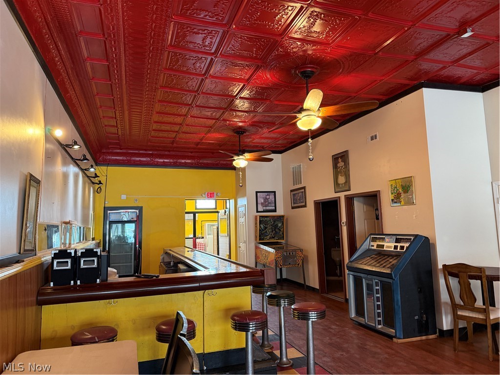 18 E Main Street Geneva OH 44041