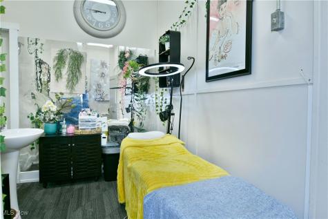 12 - 14 N Main Street Hubbard OH 44425