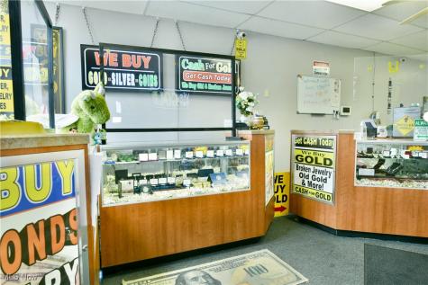 12 - 14 N Main Street Hubbard OH 44425