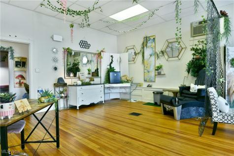 12 - 14 N Main Street Hubbard OH 44425