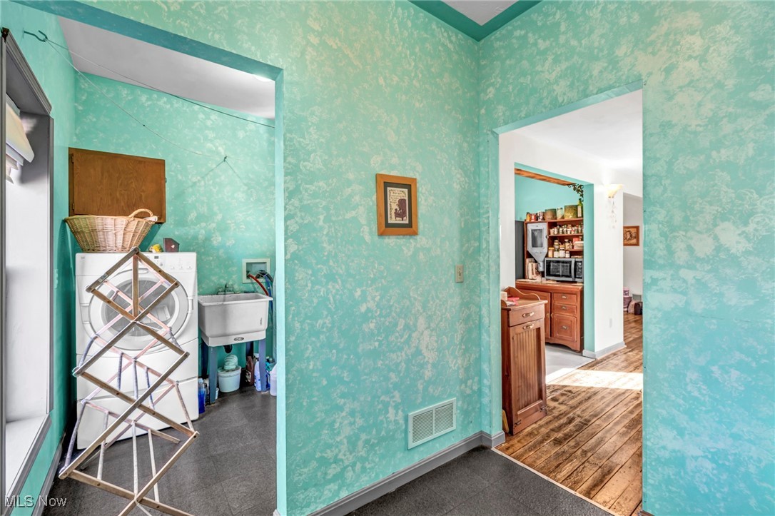 128 2nd Street NW Barberton OH 44203