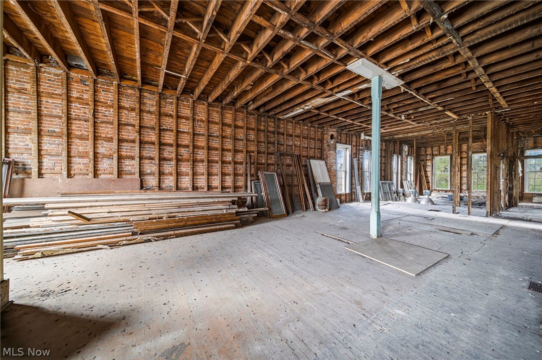 2699 E Center Street Conneaut OH 44030