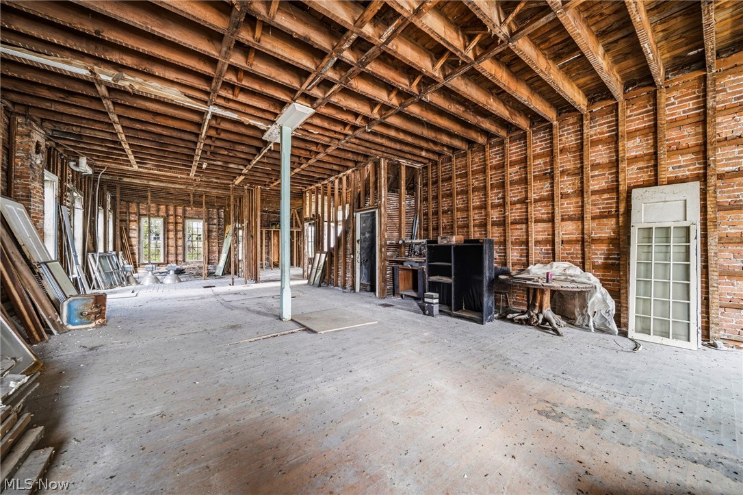 2699 E Center Street Conneaut OH 44030