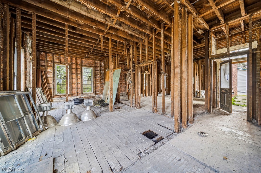 2699 E Center Street Conneaut OH 44030