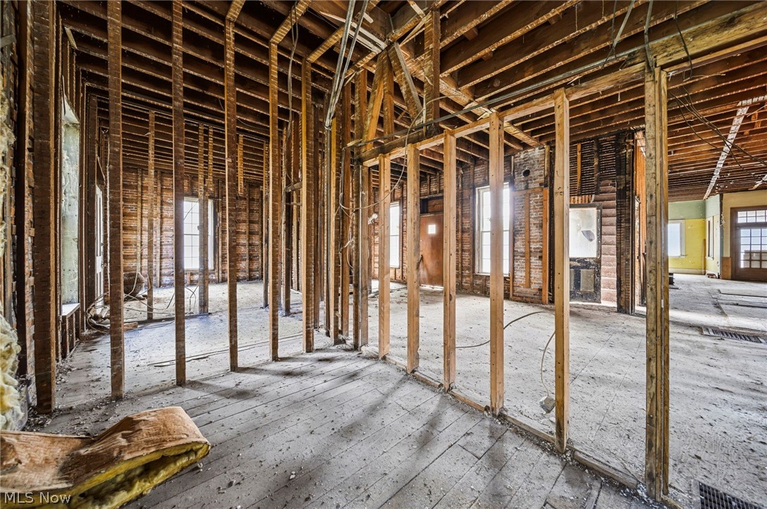 2699 E Center Street Conneaut OH 44030