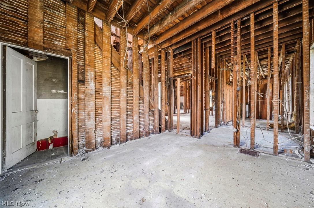 2699 E Center Street Conneaut OH 44030