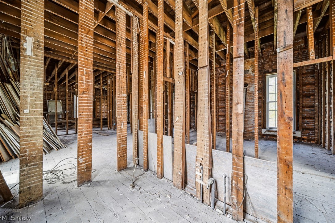 2699 E Center Street Conneaut OH 44030