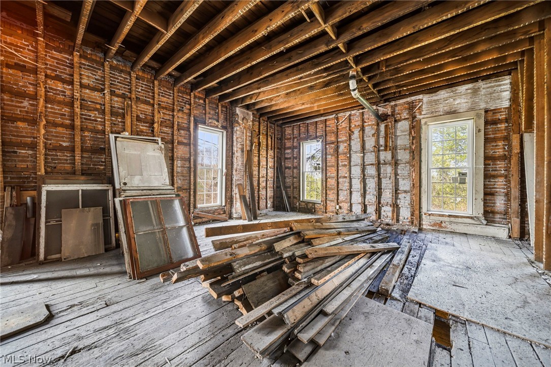 2699 E Center Street Conneaut OH 44030