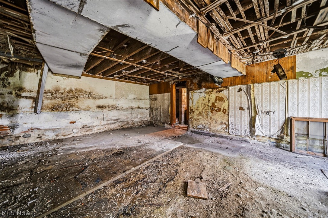 2699 E Center Street Conneaut OH 44030