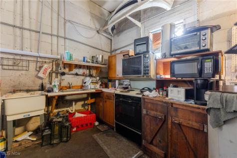 745 E Main Street Geneva OH 44041