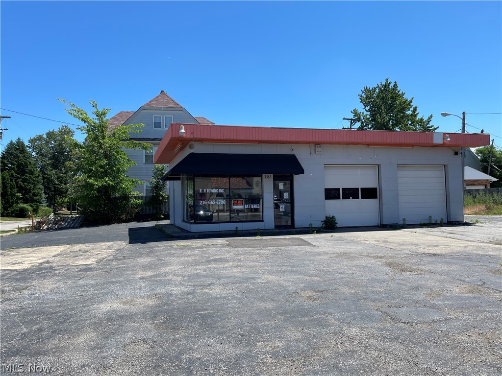 751 E 185th Street Cleveland OH 44119
